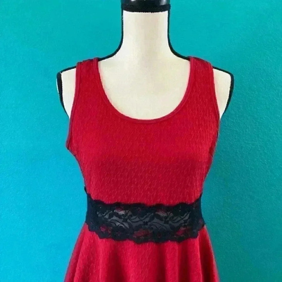 ⭐️ Wild daisy red dress with black lace waist details - Picture 2 of 5